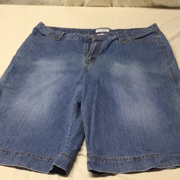 jamie nicole Pants - Medium Blue Jean Shorts with Classic Stonewash